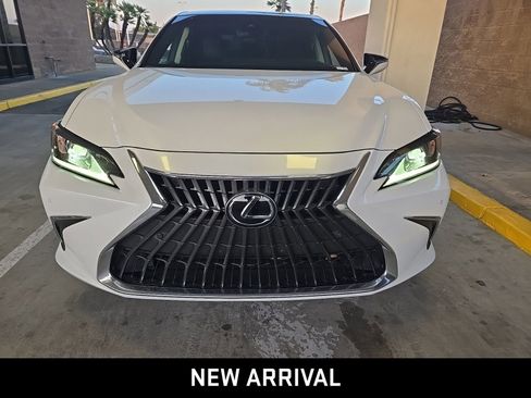 Used 2025 Lexus ES 350 w/ Premium Package FWD image 2