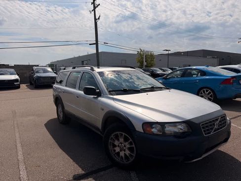 Used 2004 Volvo XC70 AWD/4WD image 9