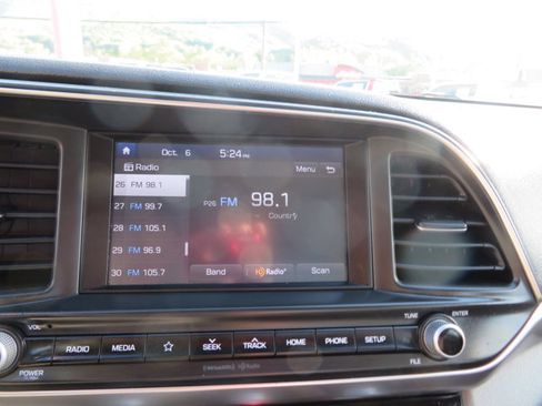 Used 2020 Hyundai Elantra SEL image 26