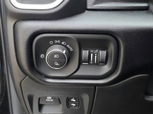 Used 2019 RAM 1500 Laramie image 16