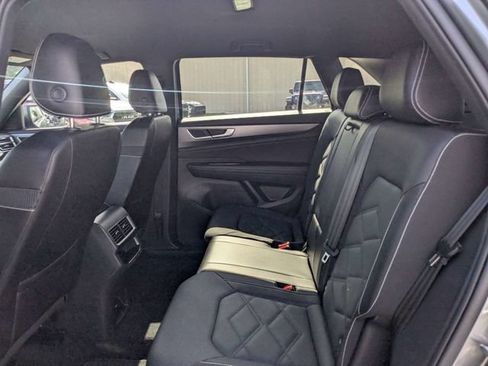 Used 2024 Volkswagen Atlas Cross Sport SE FWD image 12