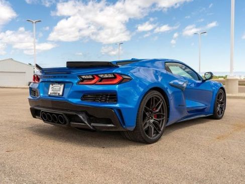 Used 2024 Chevrolet Corvette Z06 w/ Stealth Interior Trim Package RWD image 7