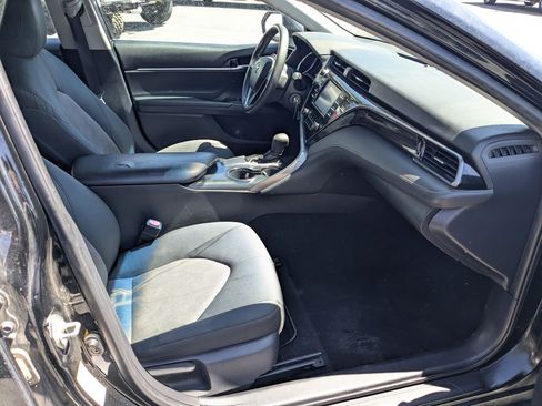 Used 2019 Toyota Camry LE FWD image 31