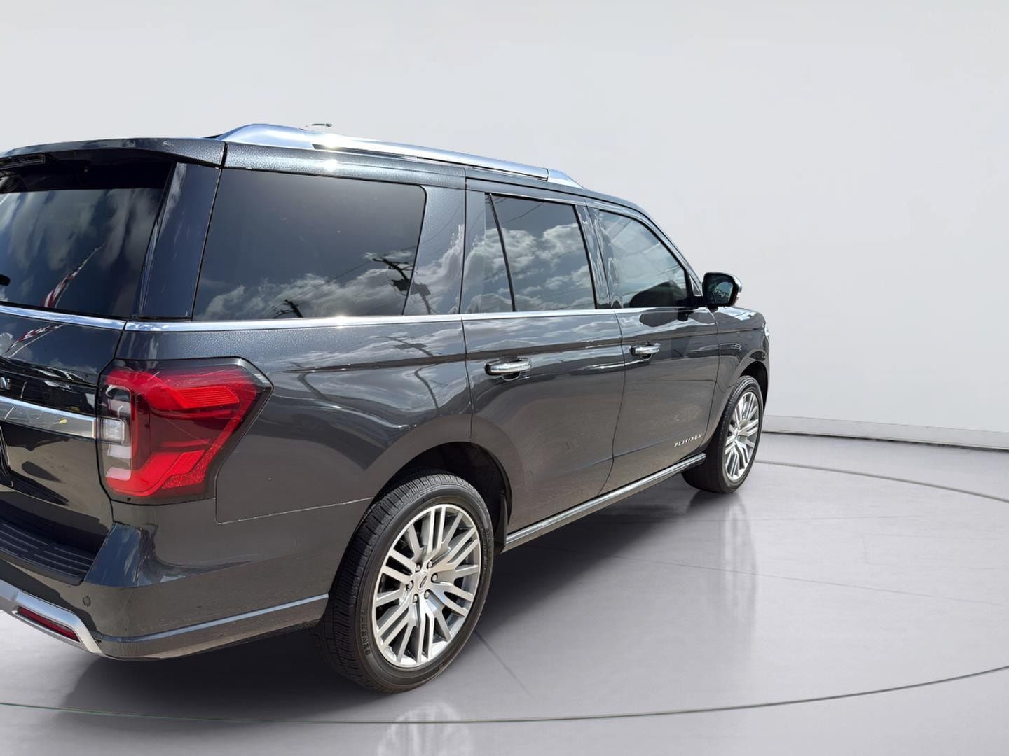 Used 2023 Ford Expedition Platinum RWD image 4