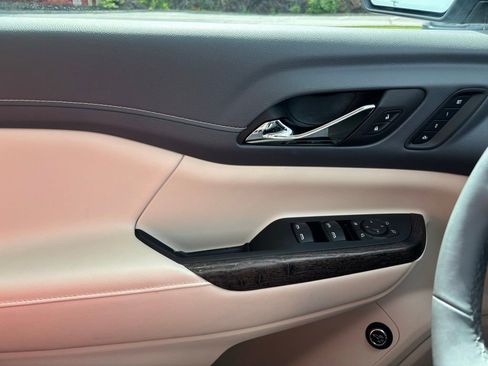 Used 2023 GMC Acadia Denali w/ Denali Technology Package image 31