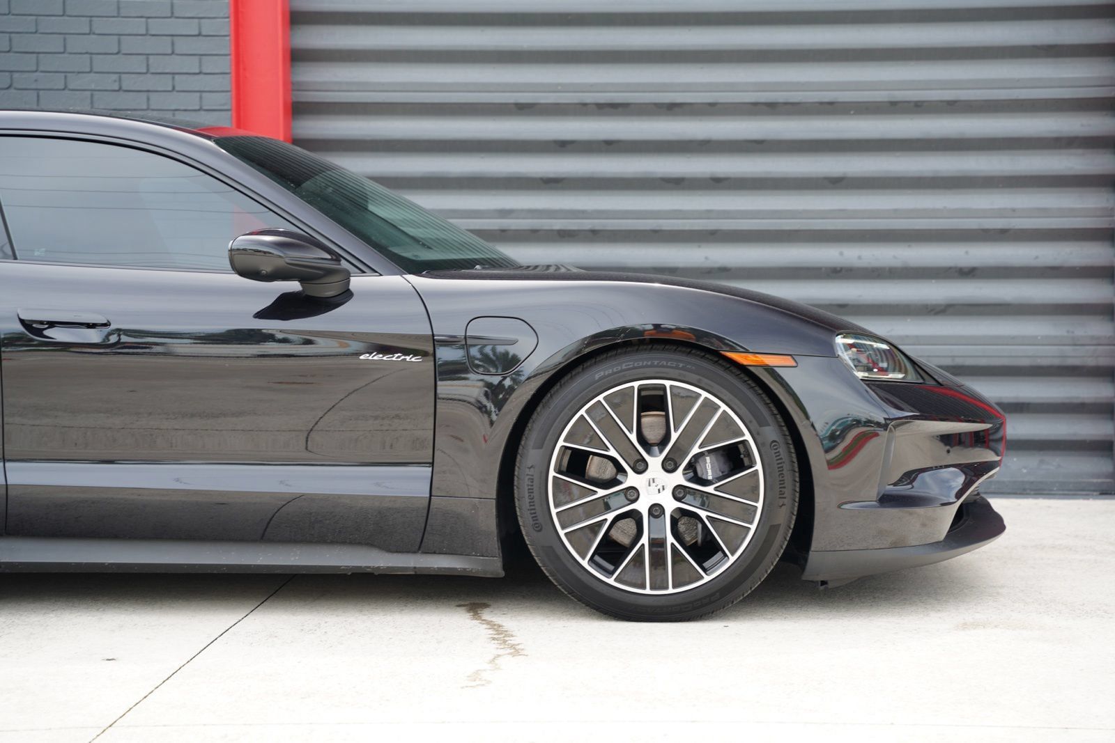 Used 2025 Porsche Taycan RWD image 4