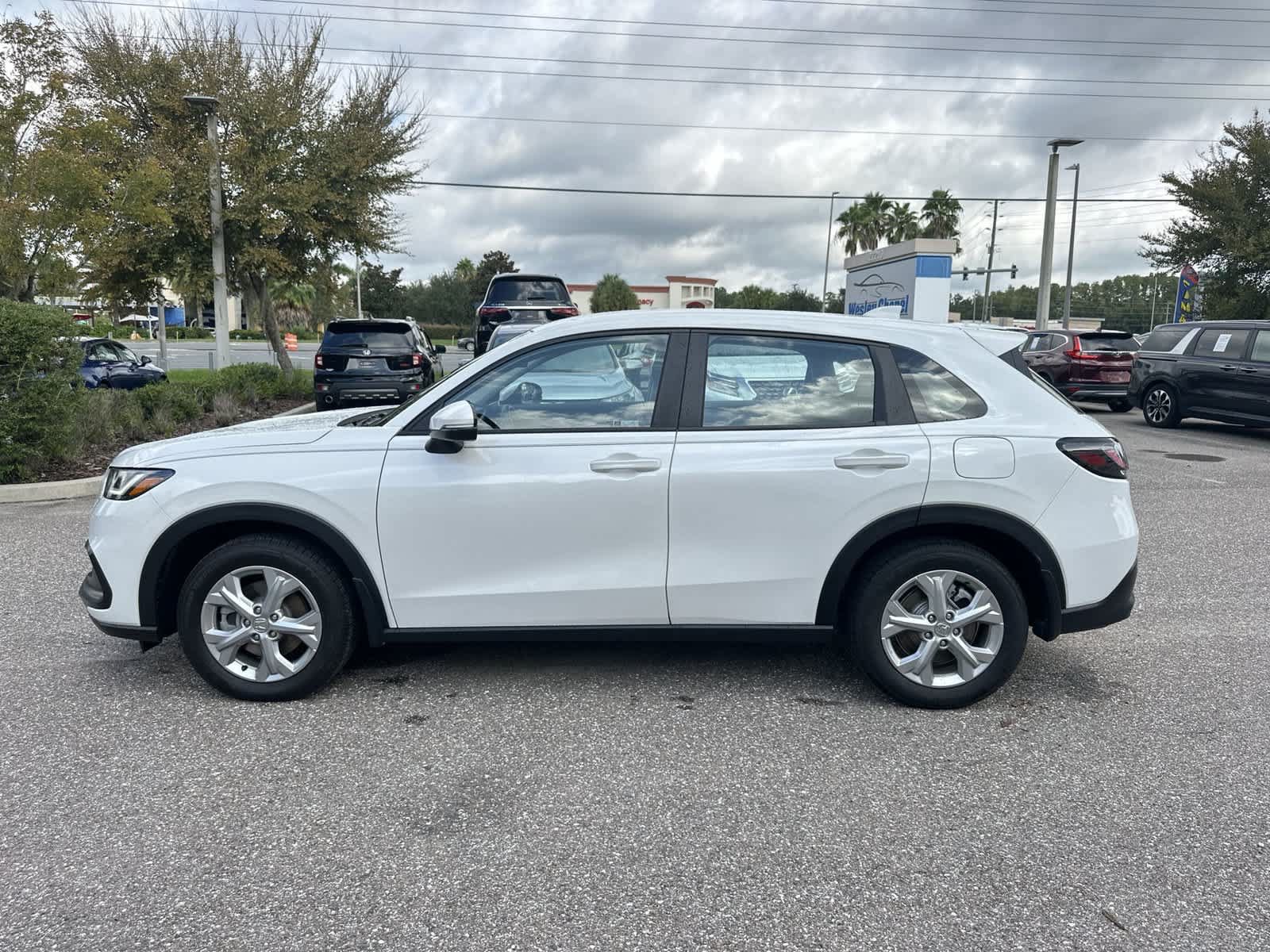 Used 2023 Honda HR-V LX image 3