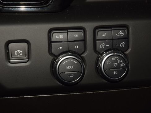 Used 2024 GMC Sierra 2500 AT4 w/ AT4 Premium Plus Package AWD/4WD image 40