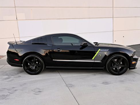 Used 2012 Ford Mustang GT Premium w/ HID Headlamps & Security Pkg image 7