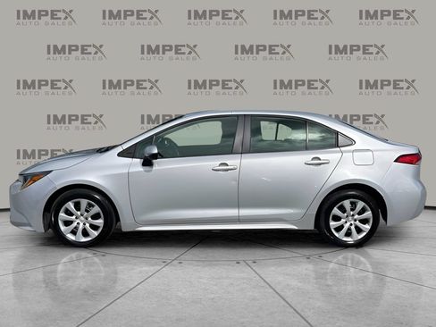 Used 2024 Toyota Corolla LE FWD image 2