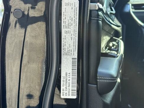 Used 2022 Jeep Grand Cherokee Overland w/ Advanced Protech Group III image 29