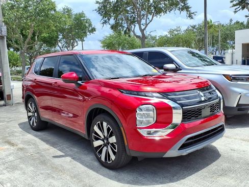 Used 2025 Mitsubishi Outlander SE FWD image 10