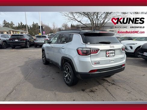Used 2025 Jeep Compass Limited image 9