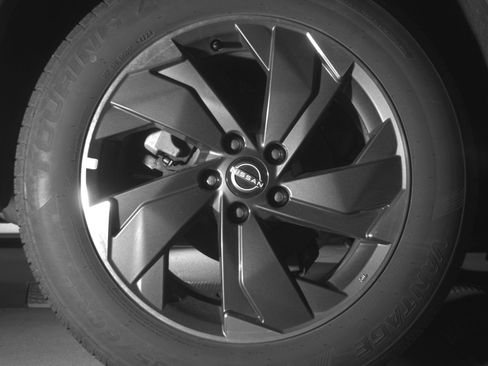 Used 2025 Nissan Rogue SV image 15