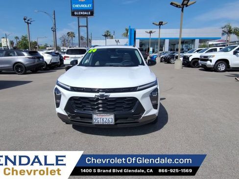 Used 2024 Chevrolet Trax ACTIV w/ Sunroof Package FWD image 3