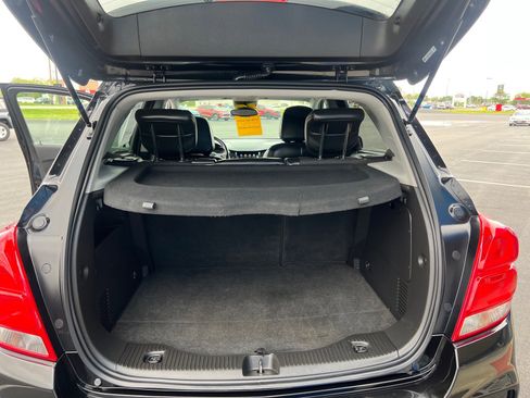 Used 2019 Chevrolet Trax LT w/ LT Convenience Package FWD image 11