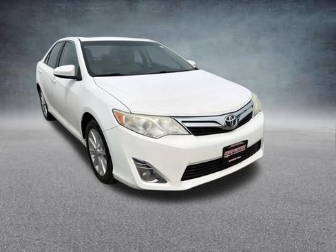 Used 2012 Toyota Camry XLE w/ Leather Pkg FWD image 5