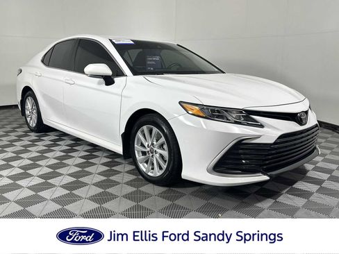 Used 2024 Toyota Camry LE w/ Convenience Package FWD image 2