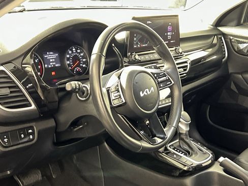 Used 2023 Kia Seltos EX image 16