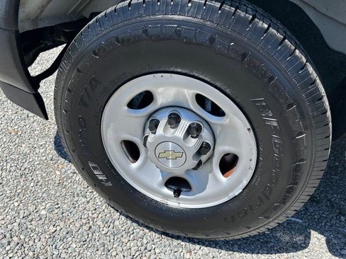Used 2021 Chevrolet Express 2500 RWD image 15