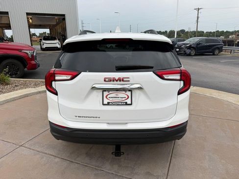 Used 2022 GMC Terrain SLE w/ Driver Convenience Package FWD image 8