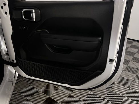 Used 2025 Jeep Gladiator Sport image 31