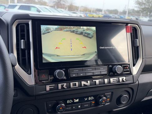 Used 2025 Nissan Frontier SV w/ SV Convenience Package image 16