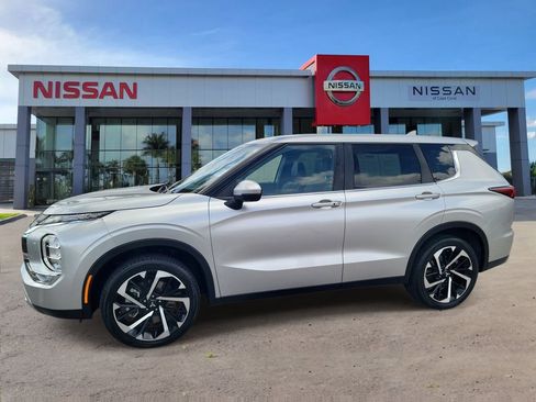 Used 2024 Mitsubishi Outlander SE AWD/4WD image 7