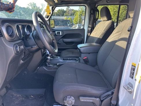 Used 2022 Jeep Wrangler Unlimited Sport AWD/4WD image 9