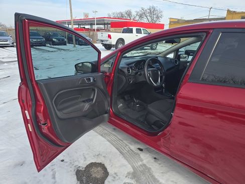 Used 2014 Ford Fiesta SE w/ Equipment Group 201A image 9