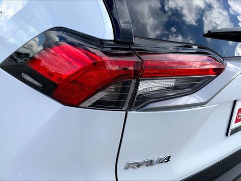 Used 2025 Toyota RAV4 Limited image 27