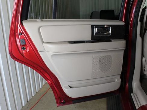 Used 2015 Lincoln Navigator 2WD image 16