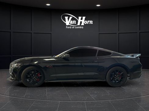 Used 2017 Ford Mustang GT Premium w/ Equipment Group 401A RWD image 4