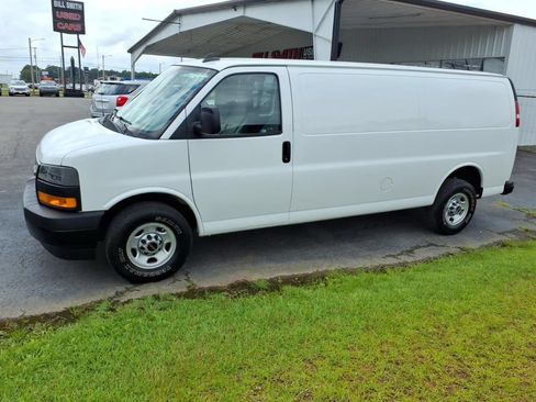 Used 2021 GMC Savana 2500 Extended w/ Driver Convenience Package RWD image 4