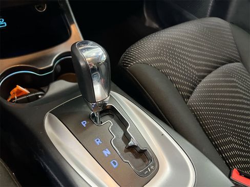 Used 2020 Dodge Journey SE w/ SE Popular Equipment Group image 16