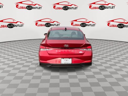 Used 2023 Hyundai Elantra SEL w/ Preferred Accessory Package FWD image 7