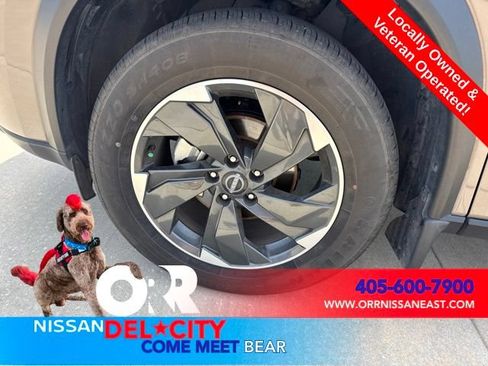 Used 2025 Nissan Rogue SV FWD image 9