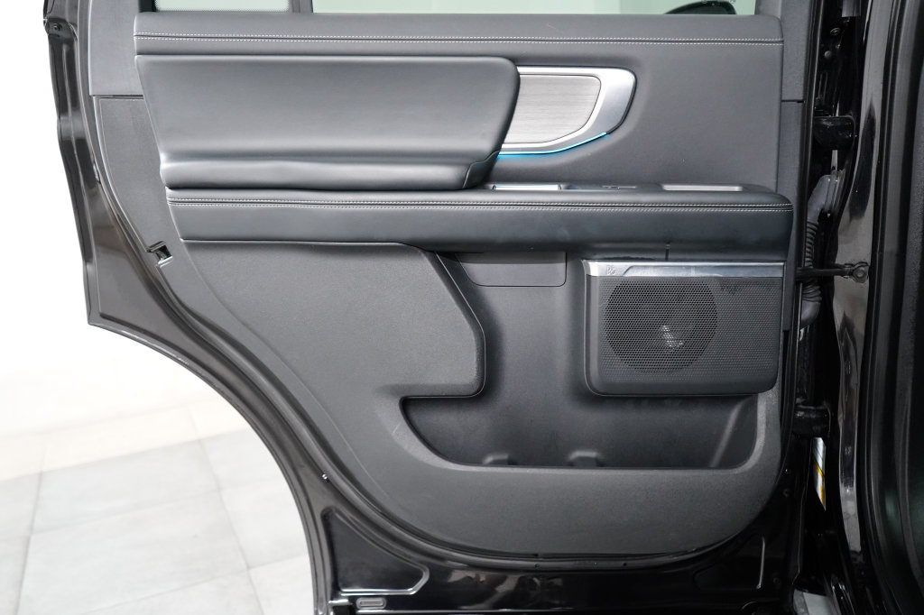 Certified 2025 Ford Expedition Platinum AWD/4WD image 32