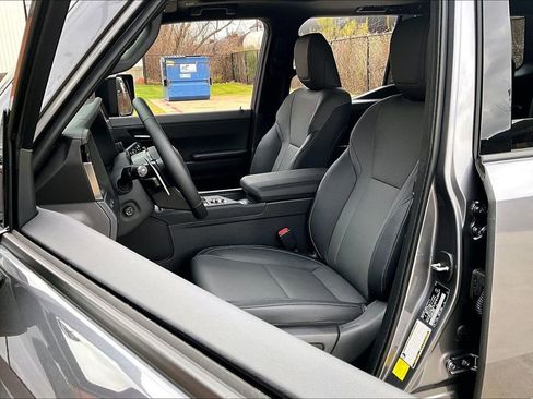 Used 2025 Lexus GX 550 w/ Accessory Package (2T) image 32