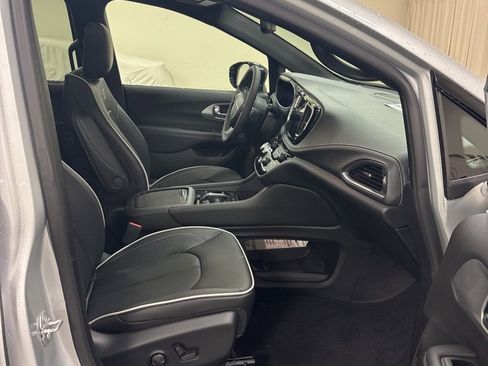 New 2026 Chrysler Pacifica Limited w/ S Appearance Package image 29