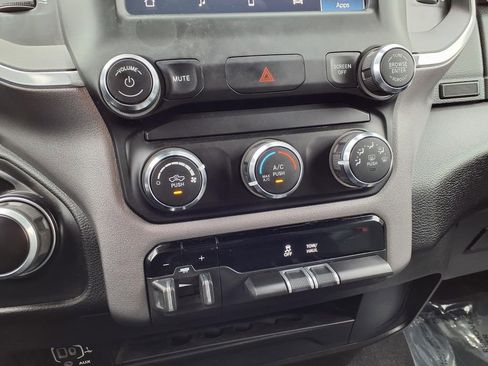 Used 2024 RAM 2500 Big Horn AWD/4WD image 9