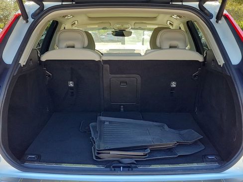 Used 2023 Volvo XC60 B5 Plus image 14