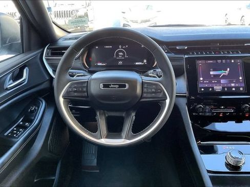 Used 2025 Jeep Grand Cherokee Laredo X w/ Trailer Tow Package AWD/4WD image 4