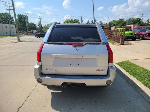 Used 2004 GMC Envoy XUV SLE w/ 1SB Preferred Equipment Group AWD/4WD image 9