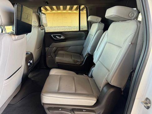 Used 2021 GMC Yukon XL SLT w/ Rear Media and Nav Package image 19