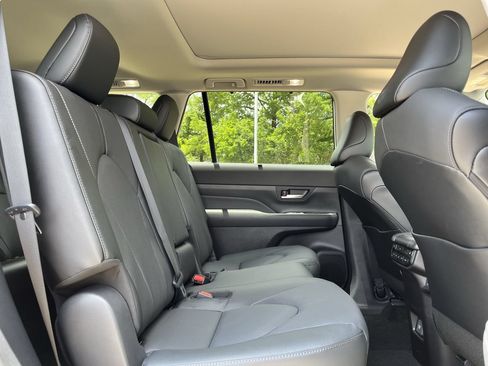 Used 2026 Toyota Grand Highlander FWD image 27