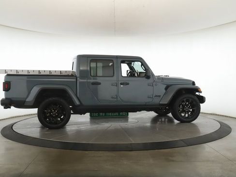 Used 2024 Jeep Gladiator Sport image 6