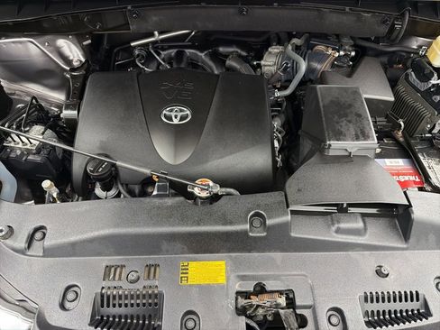 Used 2018 Toyota Highlander XLE image 32