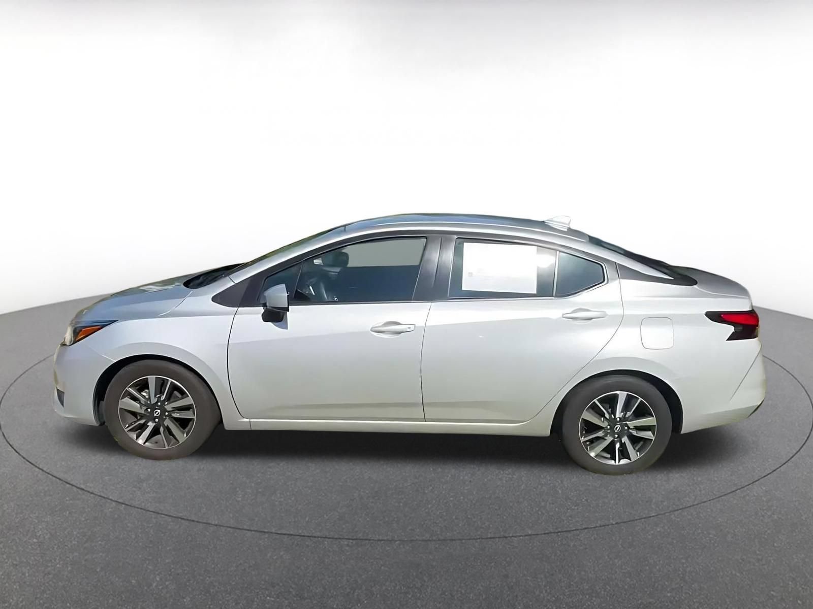 Used 2025 Nissan Versa SV FWD image 8