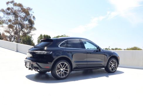 Certified 2026 Porsche Macan AWD/4WD image 8